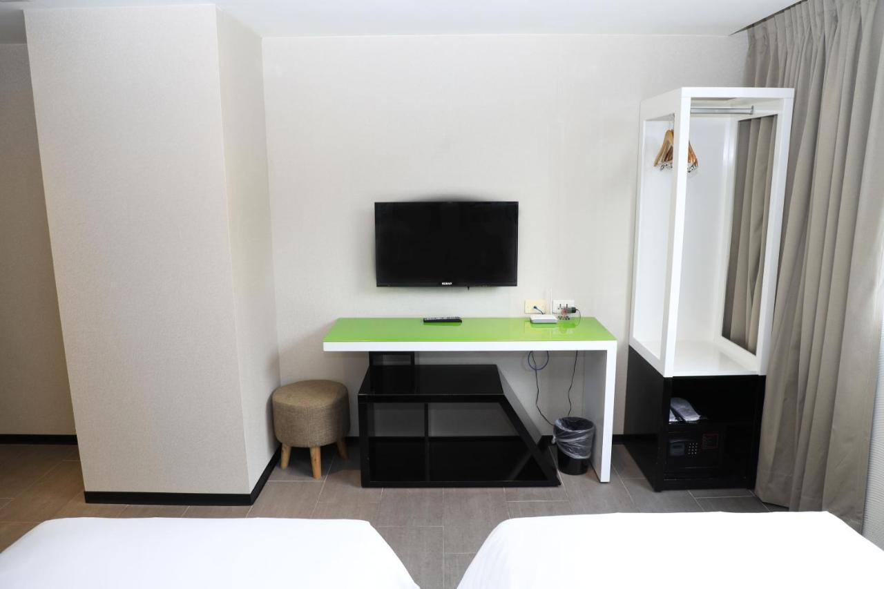 Wholesome Hotel Taipei Exterior photo
